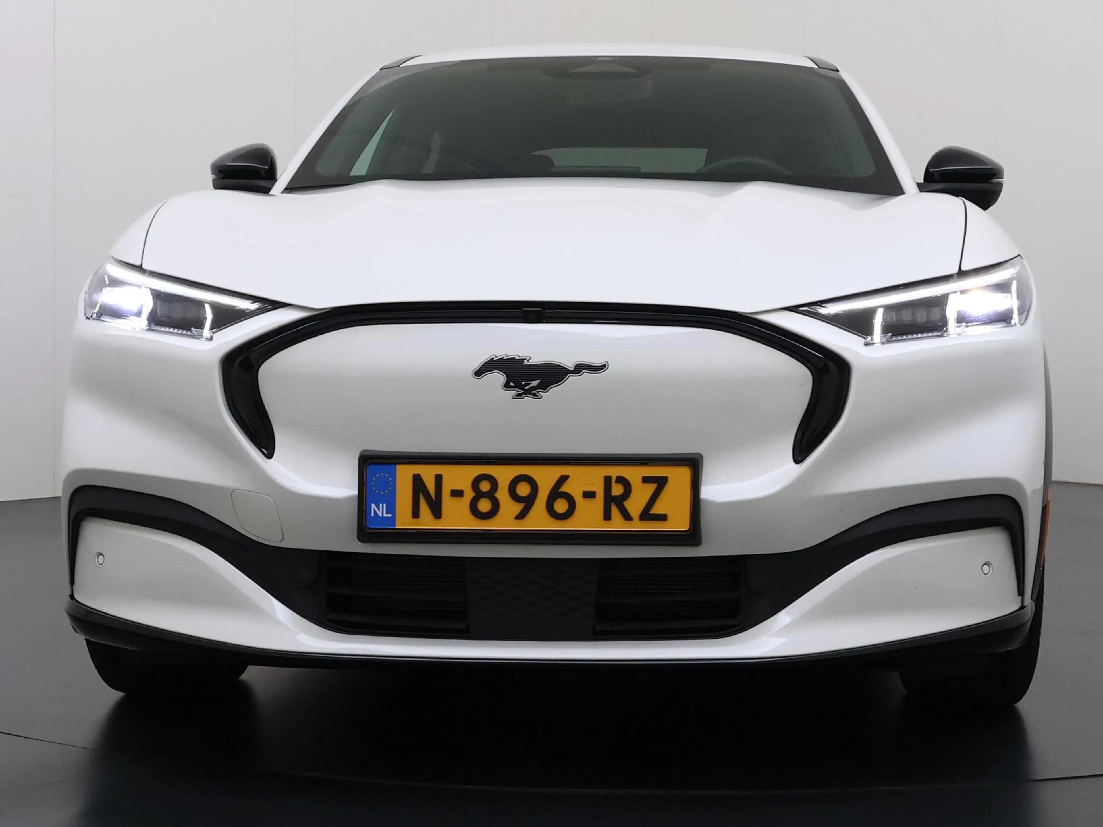 Ford Mustang Mach-E AWD 75 kWh SOH 93% ORIGINEEL NL AUTO MET NAP | B&O — photo 4