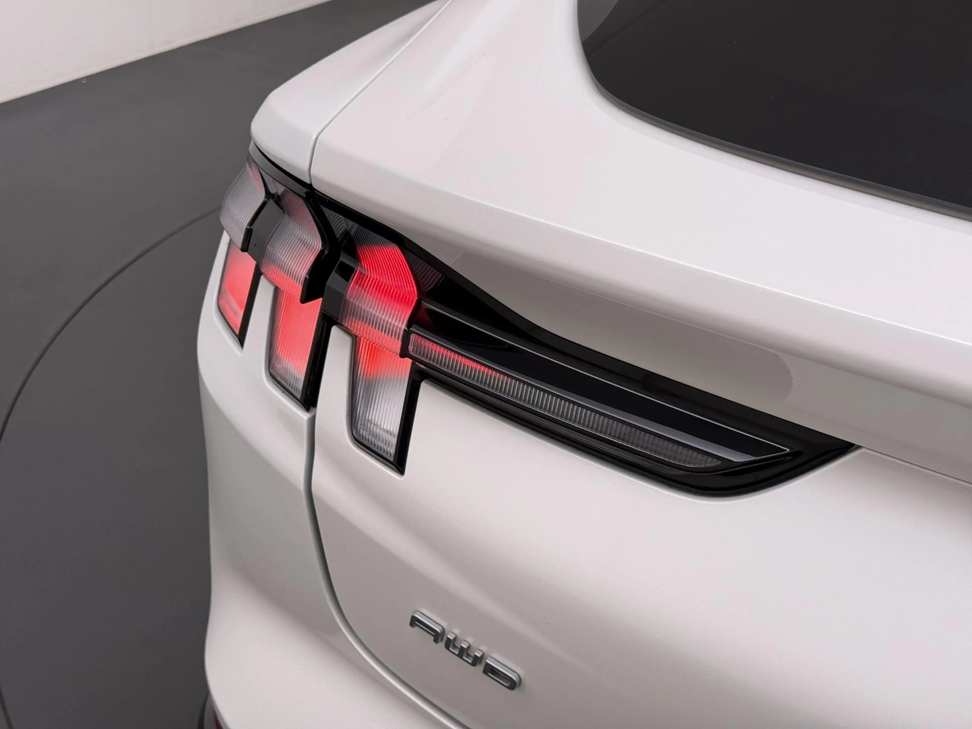 Ford Mustang Mach-E AWD 75 kWh SOH 93% ORIGINEEL NL AUTO MET NAP | B&O — photo 2