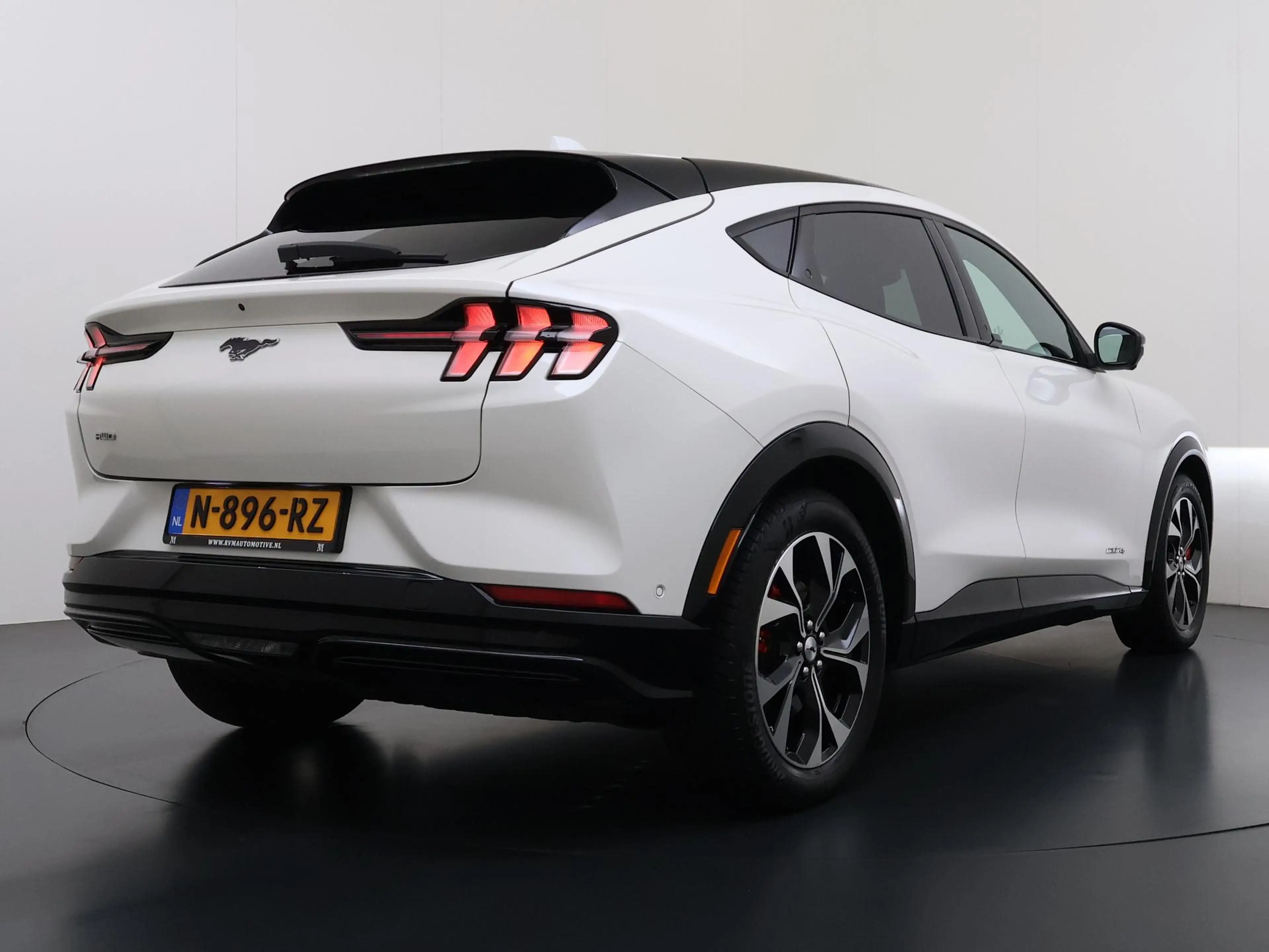 Ford Mustang Mach-E AWD 75 kWh SOH 93% ORIGINEEL NL AUTO MET NAP | B&O — photo 8