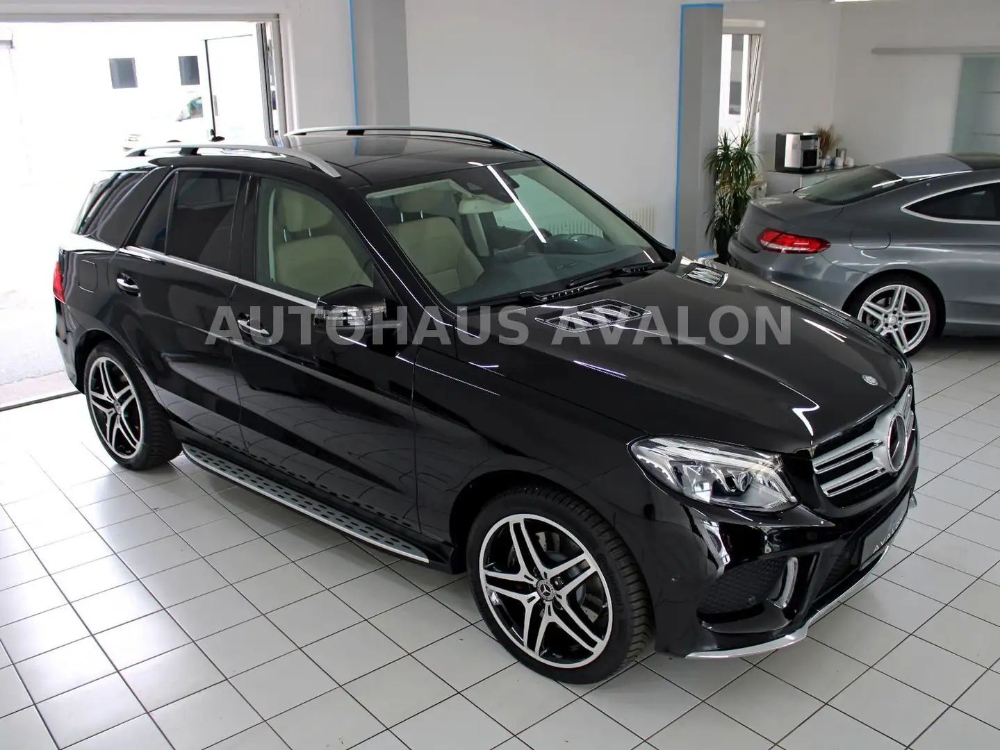 Mercedes-Benz GLE 500 4M AMG EXCLUSIVE*PANO~MASSAGE~DISTR.~AHK Negru - 2