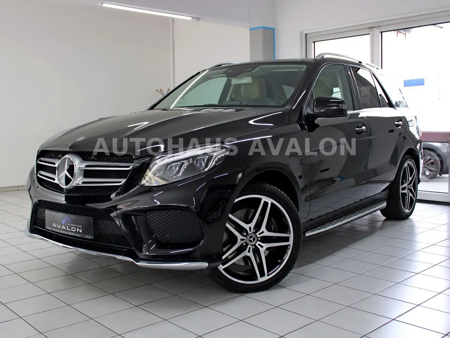 Mercedes-Benz GLE 500 4M AMG EXCLUSIVE*PANO~MASSAGE~DISTR.~AHK Negru - 1