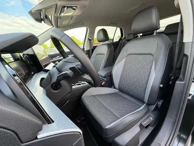 Volkswagen Golf view 6