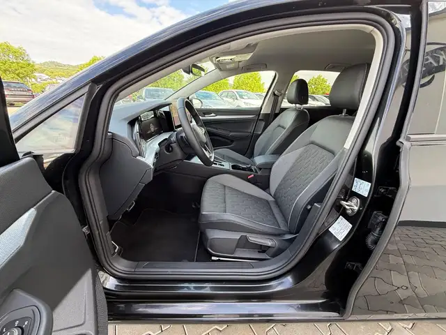 Volkswagen Golf view 5