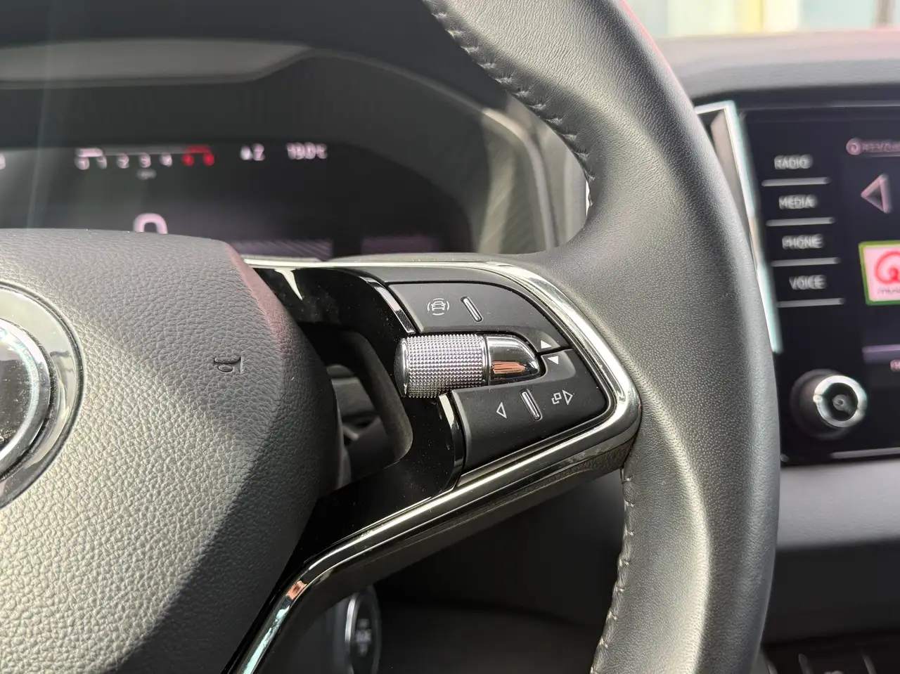 Skoda Karoq AUTOMAAT / CARPLAY / AIRCO / CAMERA / CRUISECONTROL / KEYLESS /, миниатюра 24