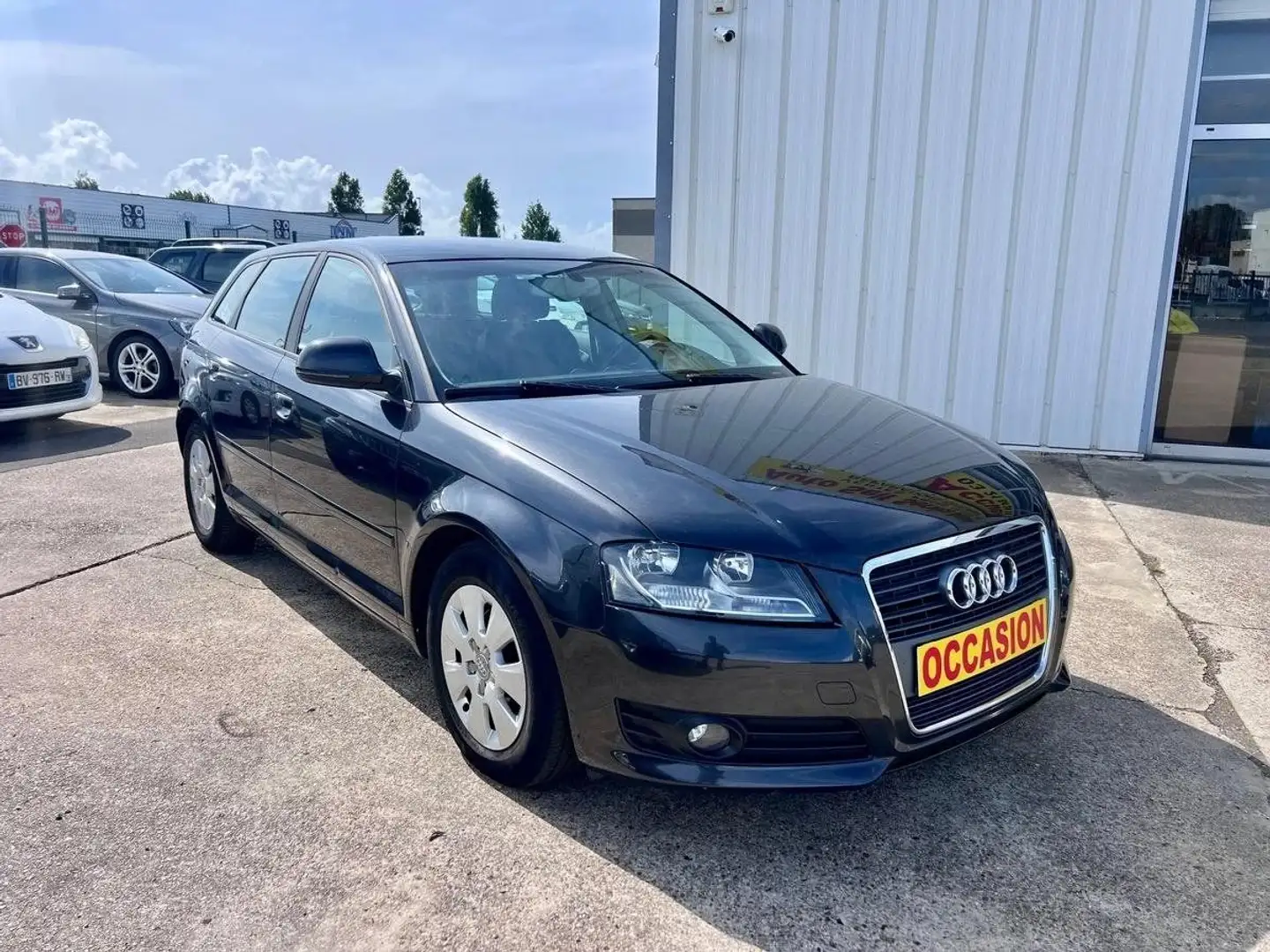 Audi A3 1,6 TDI 105 CH CUIR Gris - 2