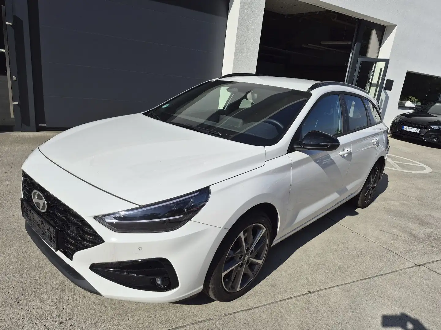 Hyundai i30 cw Advantage Mild-Hybrid Weiß - 2