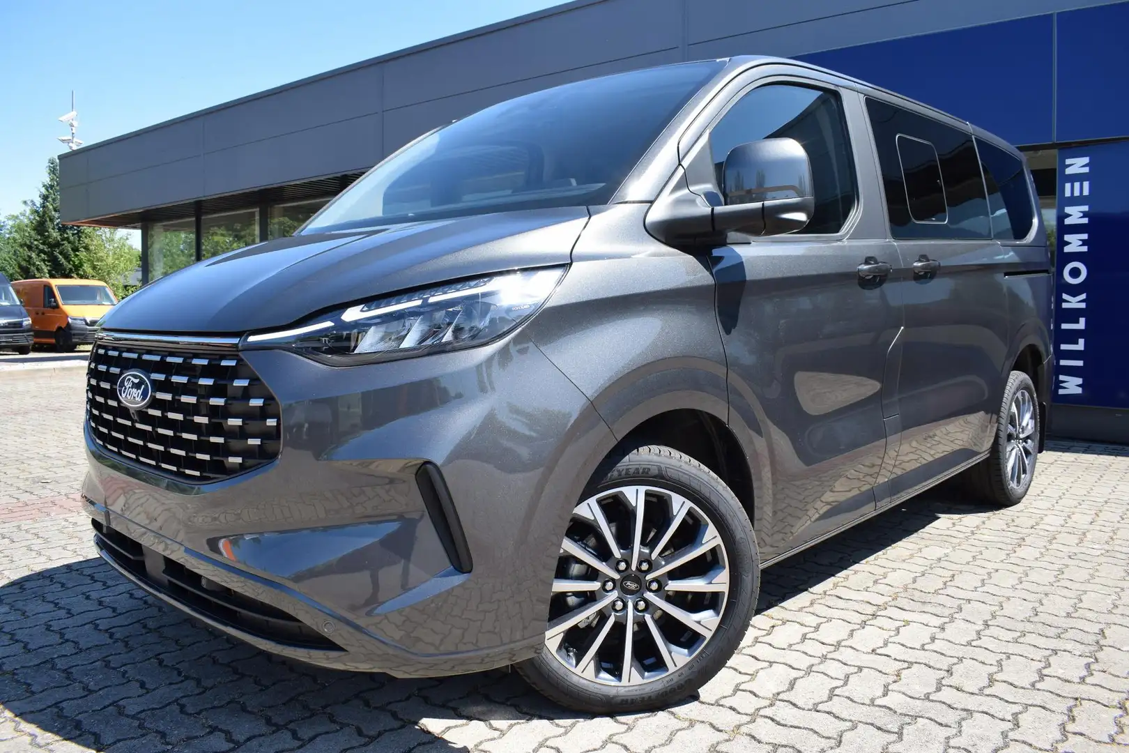 Ford Tourneo Custom L1H1 Titanium X 4x4 Top Ausstatt Grijs - 1
