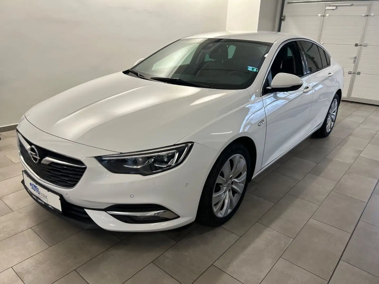 Opel Insignia B Grand Sport Ultimate 4x4 Exclusive Blanc - 1