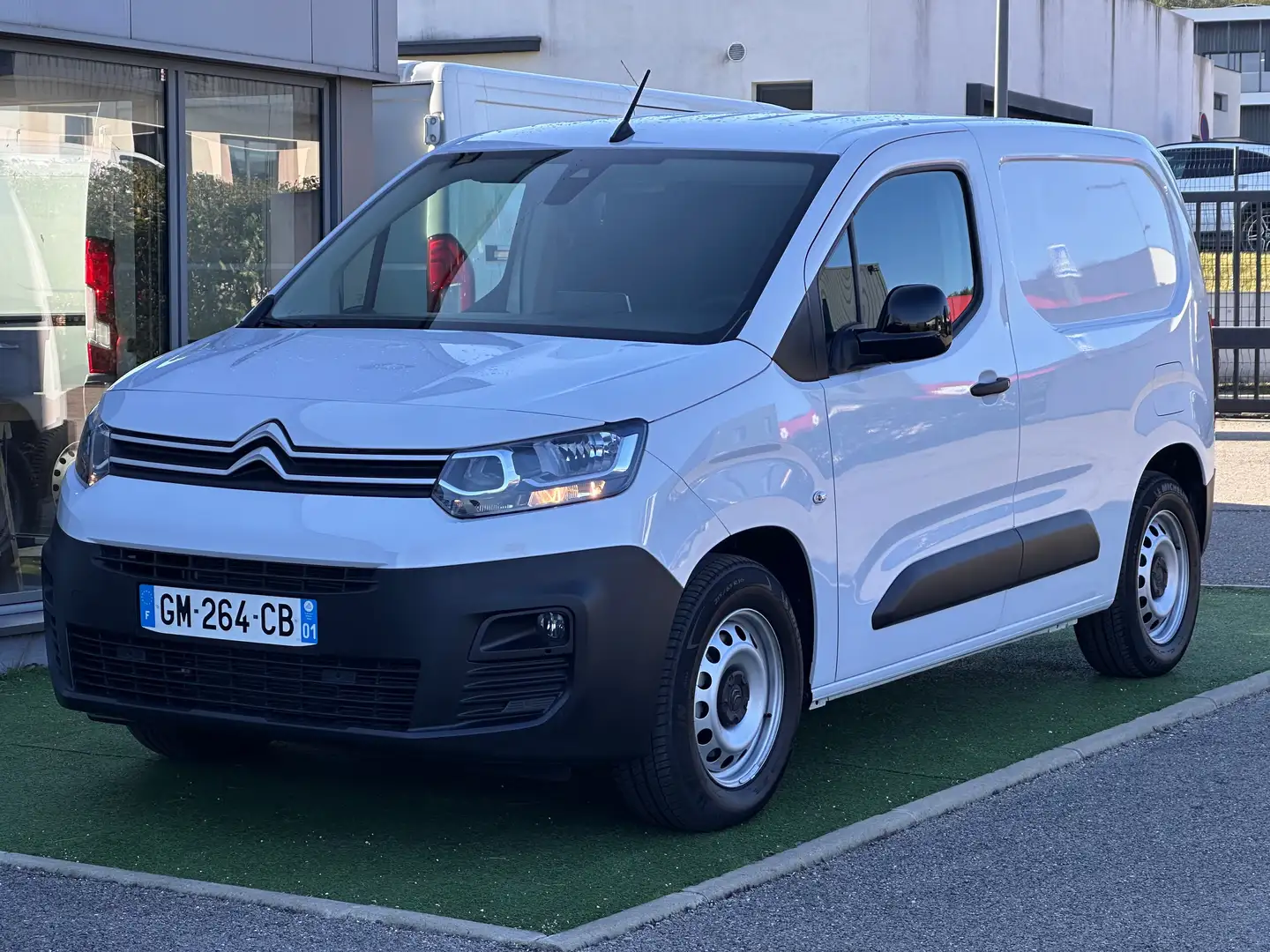 Citroen Berlingo Van Taille M 800kg Electrique 136ch Batterie 50kWh Blanc - 1