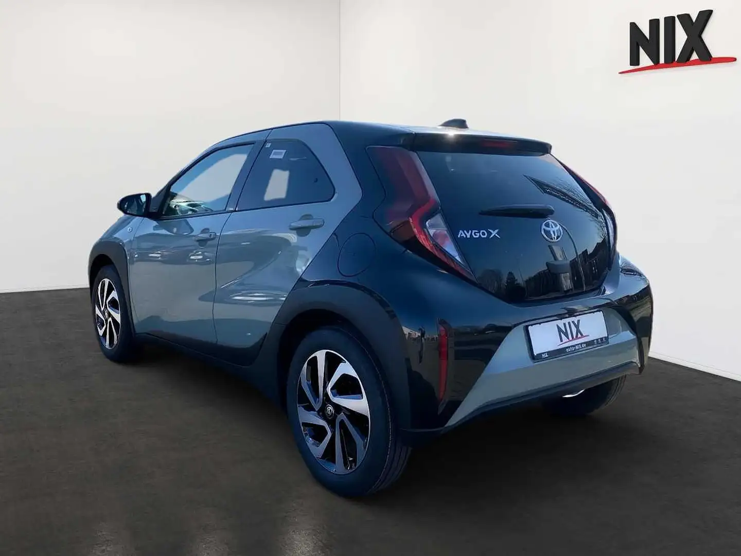Toyota Aygo X 1.0 Team D SHZ KLIMA KAMERA BLUETOOTH Grün - 2
