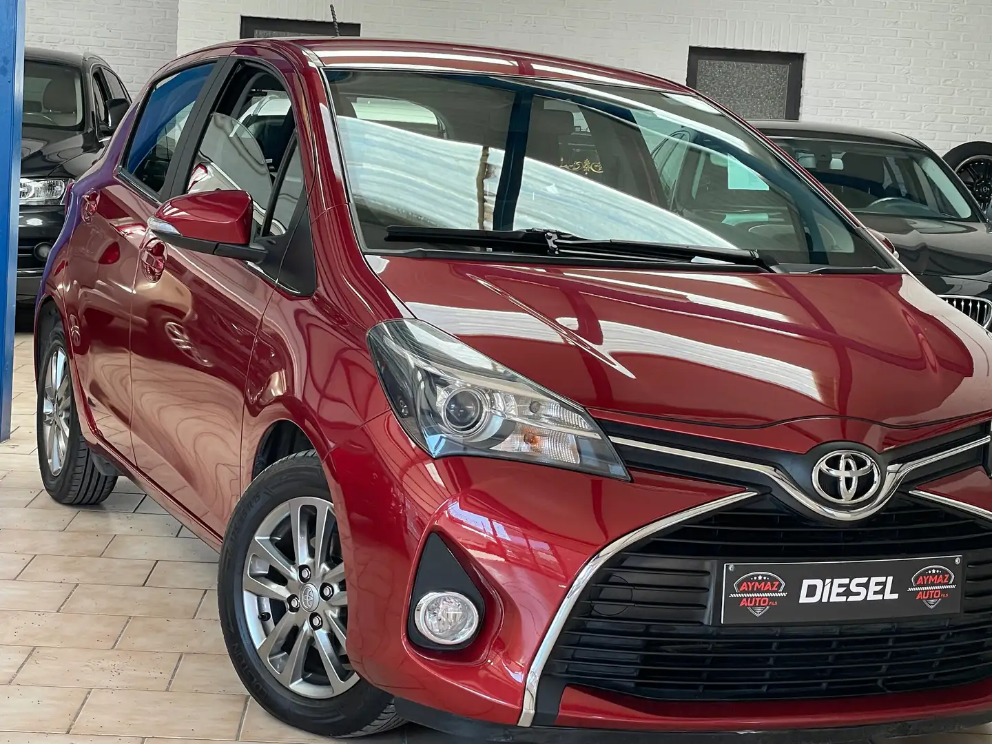 Toyota Yaris 1.4 D-4D Dynamic *** 1ER PROPRIÉTAIRE *** Rouge - 2