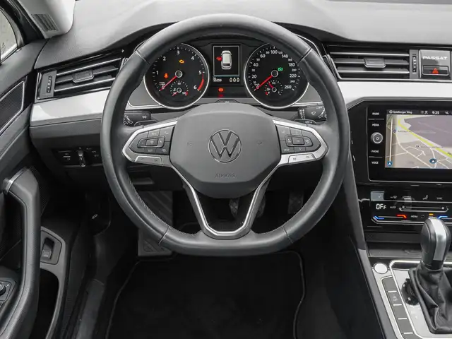 Volkswagen Passat view 11