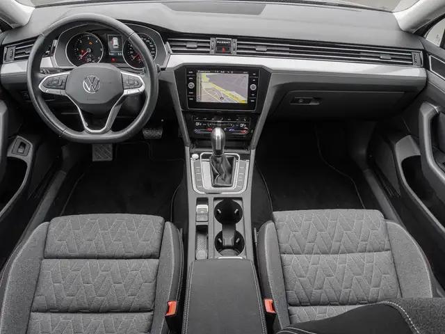 Volkswagen Passat view 10