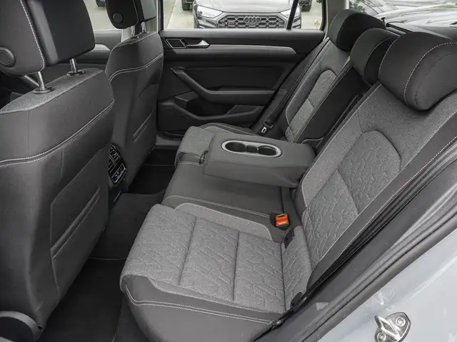 Volkswagen Passat view 15