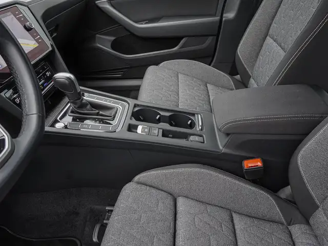 Volkswagen Passat view 14