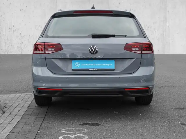 Volkswagen Passat view 6