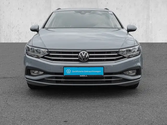Volkswagen Passat view 3