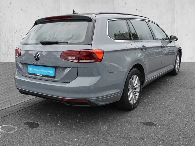 Volkswagen Passat view 4