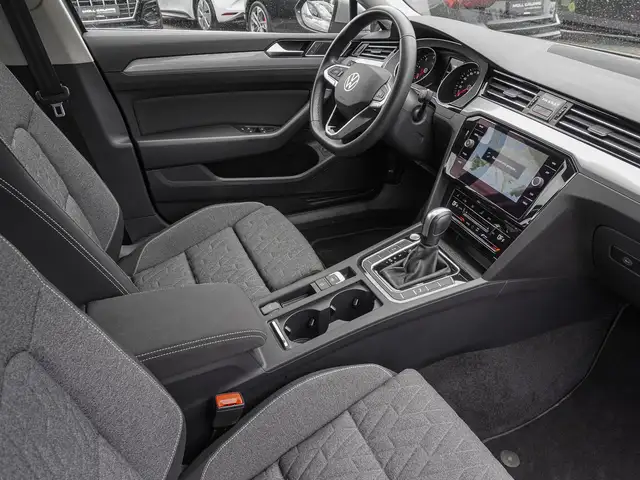 Volkswagen Passat view 8