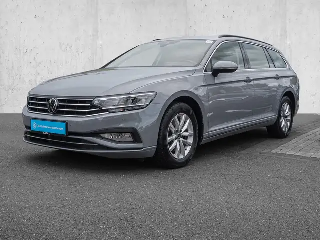 Volkswagen Passat view 2