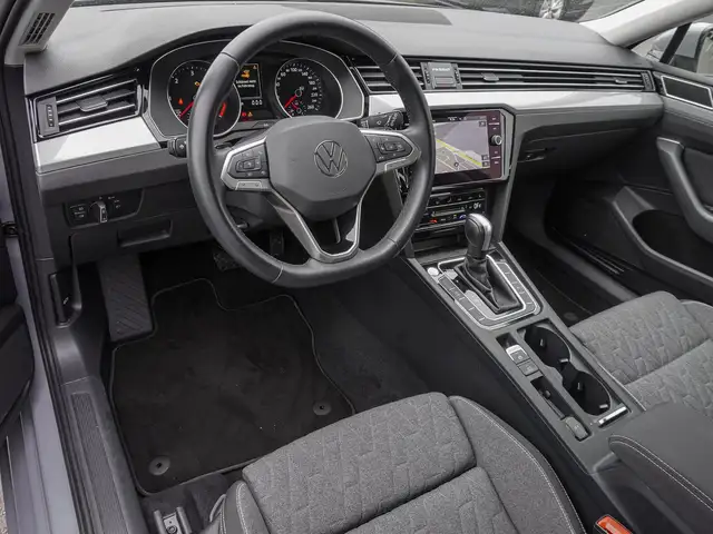 Volkswagen Passat view 9
