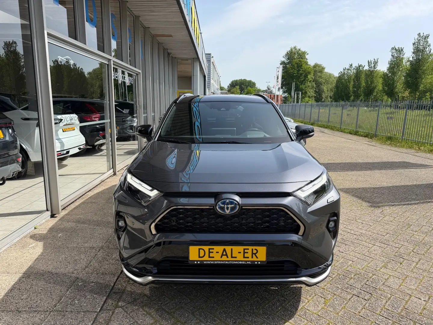 Toyota RAV 4 2.5 Plug-in Hybrid AWD 300 Dynamic 306 PK DIREKT L Grijs - 2
