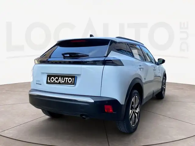 Peugeot 2008 view 4