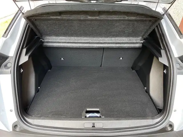 Peugeot 2008 view 9