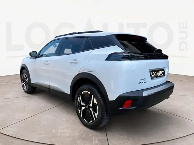 Peugeot 2008 view 5