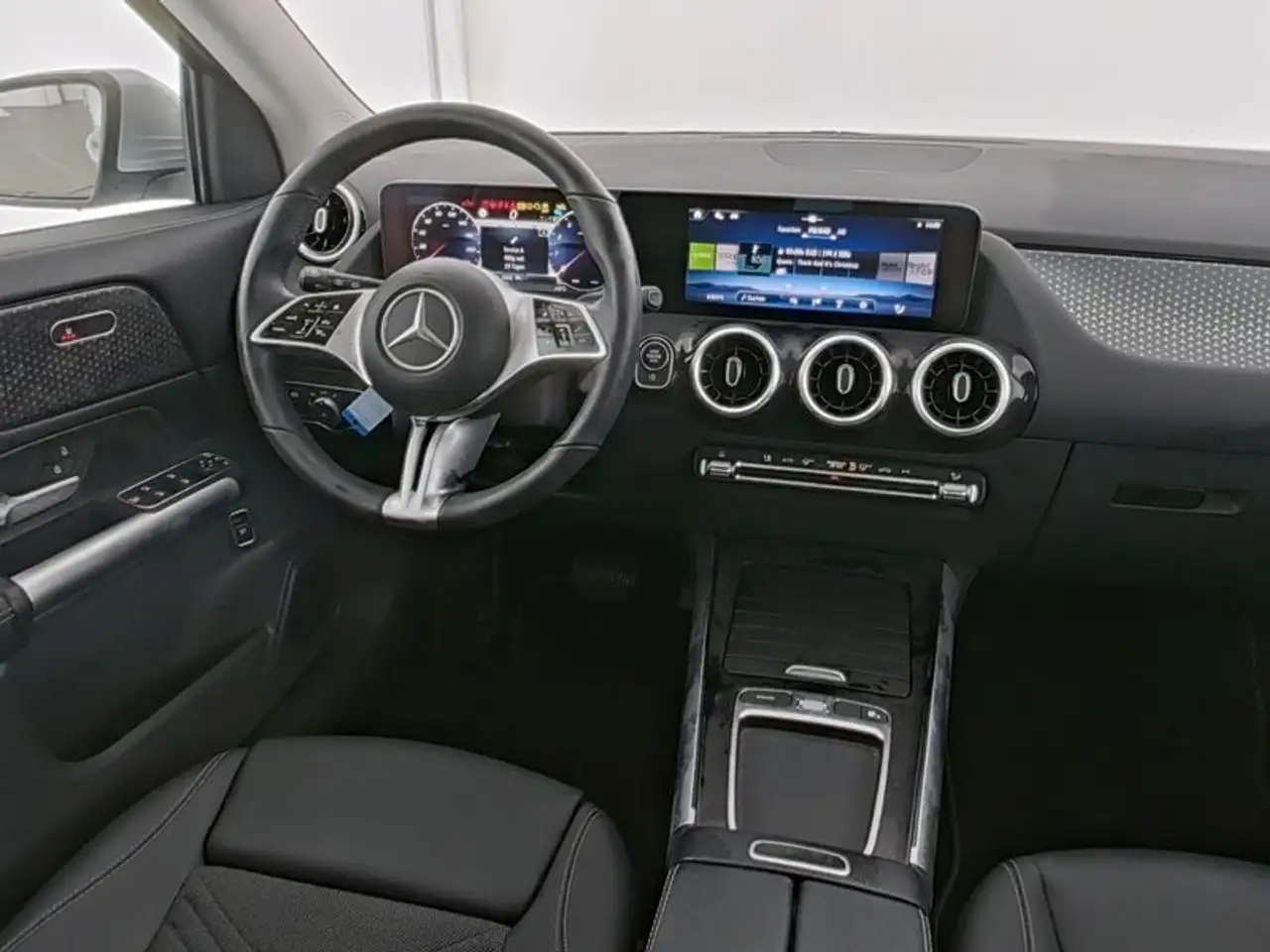 Mercedes-Benz GLA 200 PROGRESSIVE ADVANCED+KAMERA+WI-PAKET+18" 6