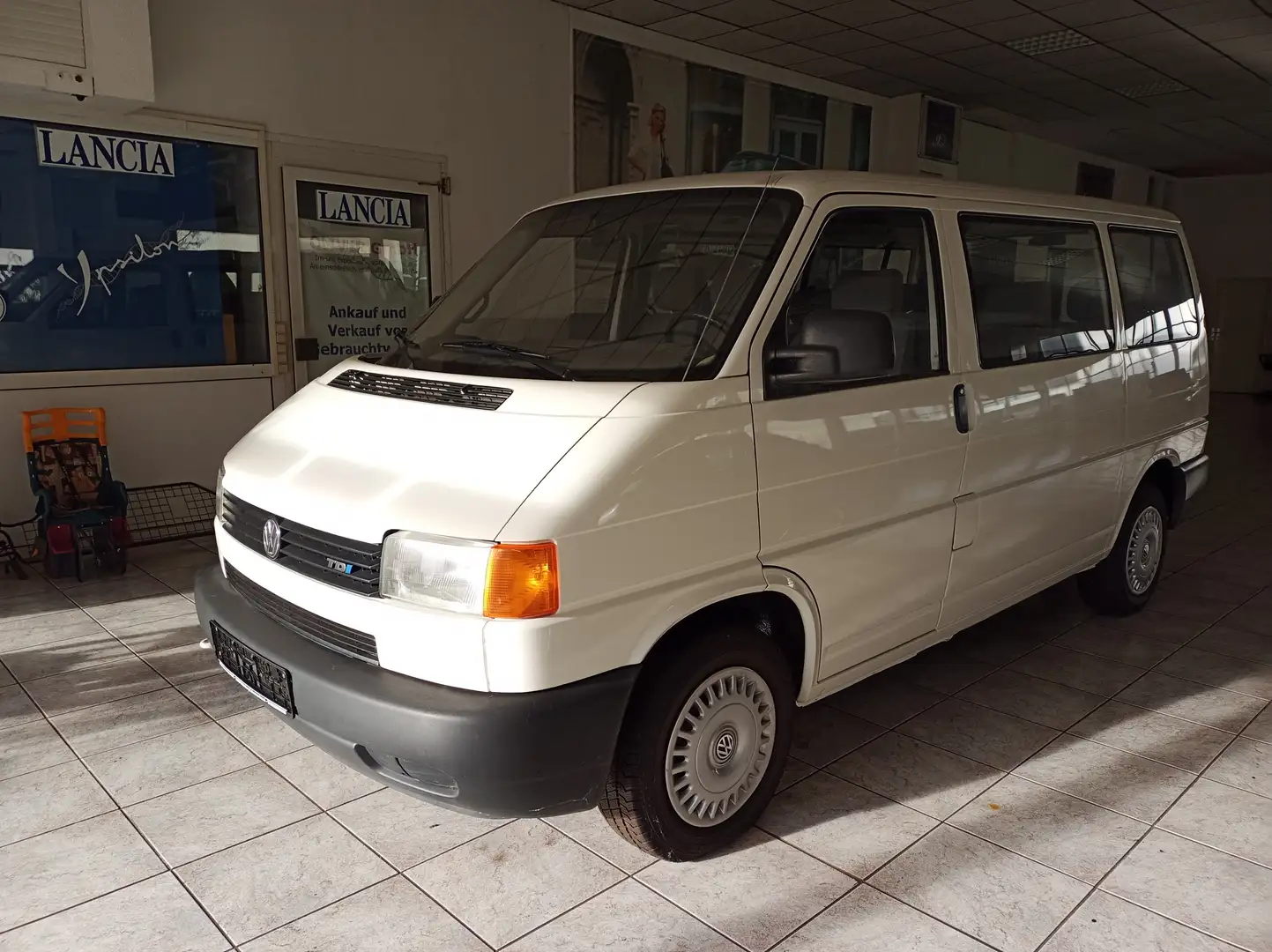 Volkswagen T4 Transporter , 9 Sitzer, neu TÜV, ohne Rost! Biały - 2