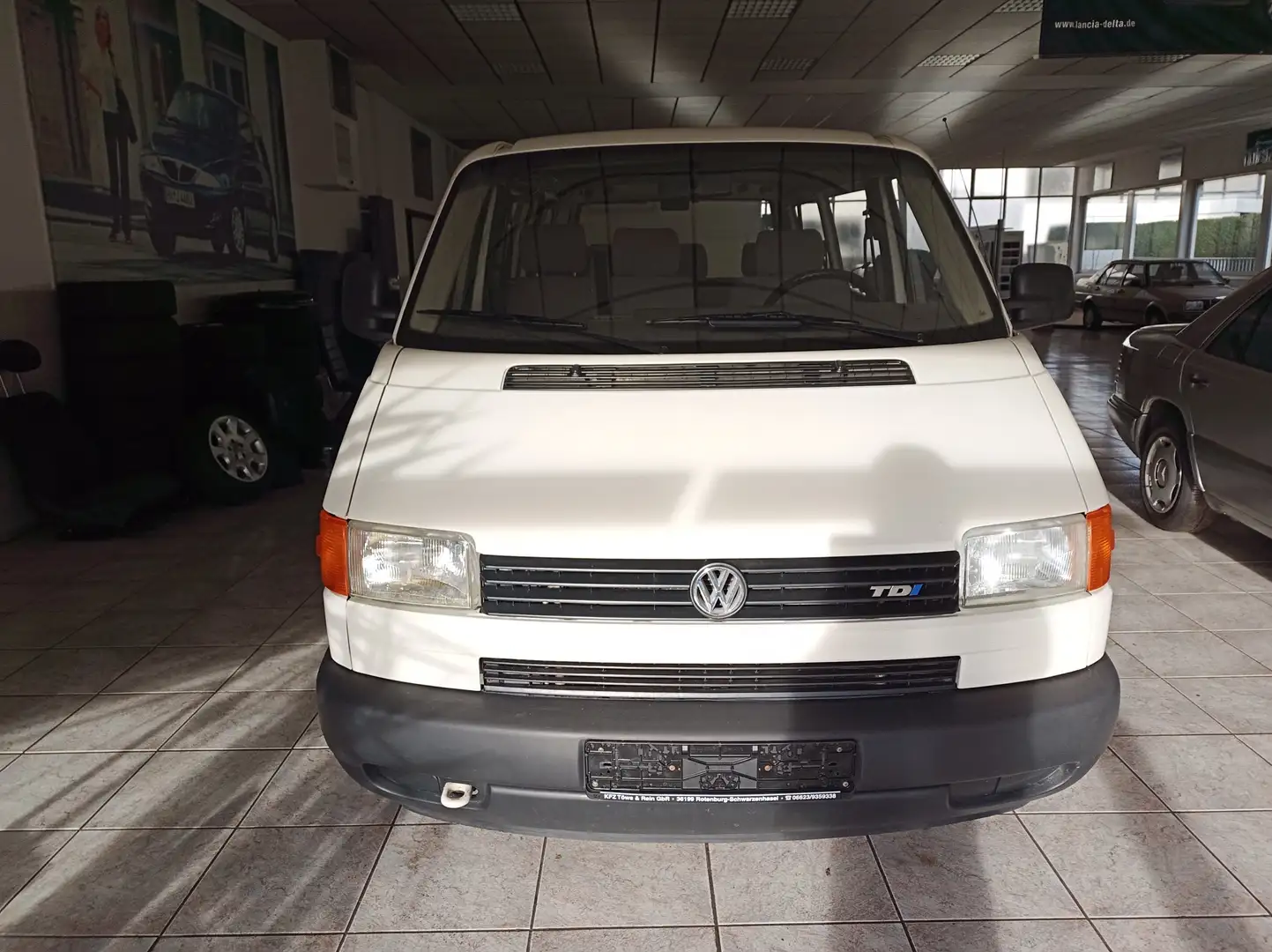 Volkswagen T4 Transporter , 9 Sitzer, neu TÜV, ohne Rost! Weiß - 1
