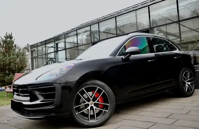 Porsche Macan view 3