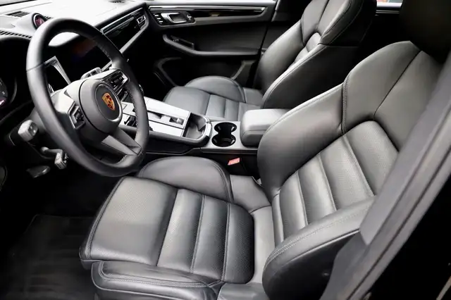 Porsche Macan view 11