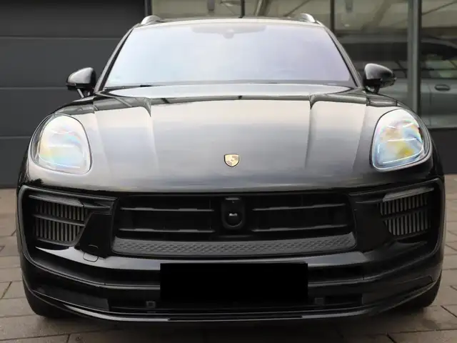 Porsche Macan view 2