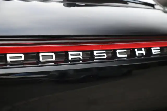 Porsche Macan view 8