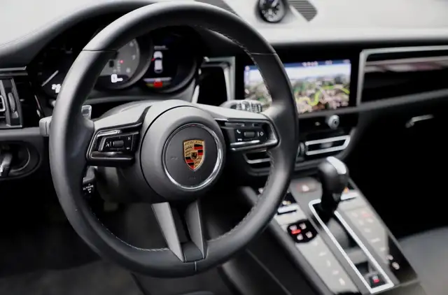 Porsche Macan view 14