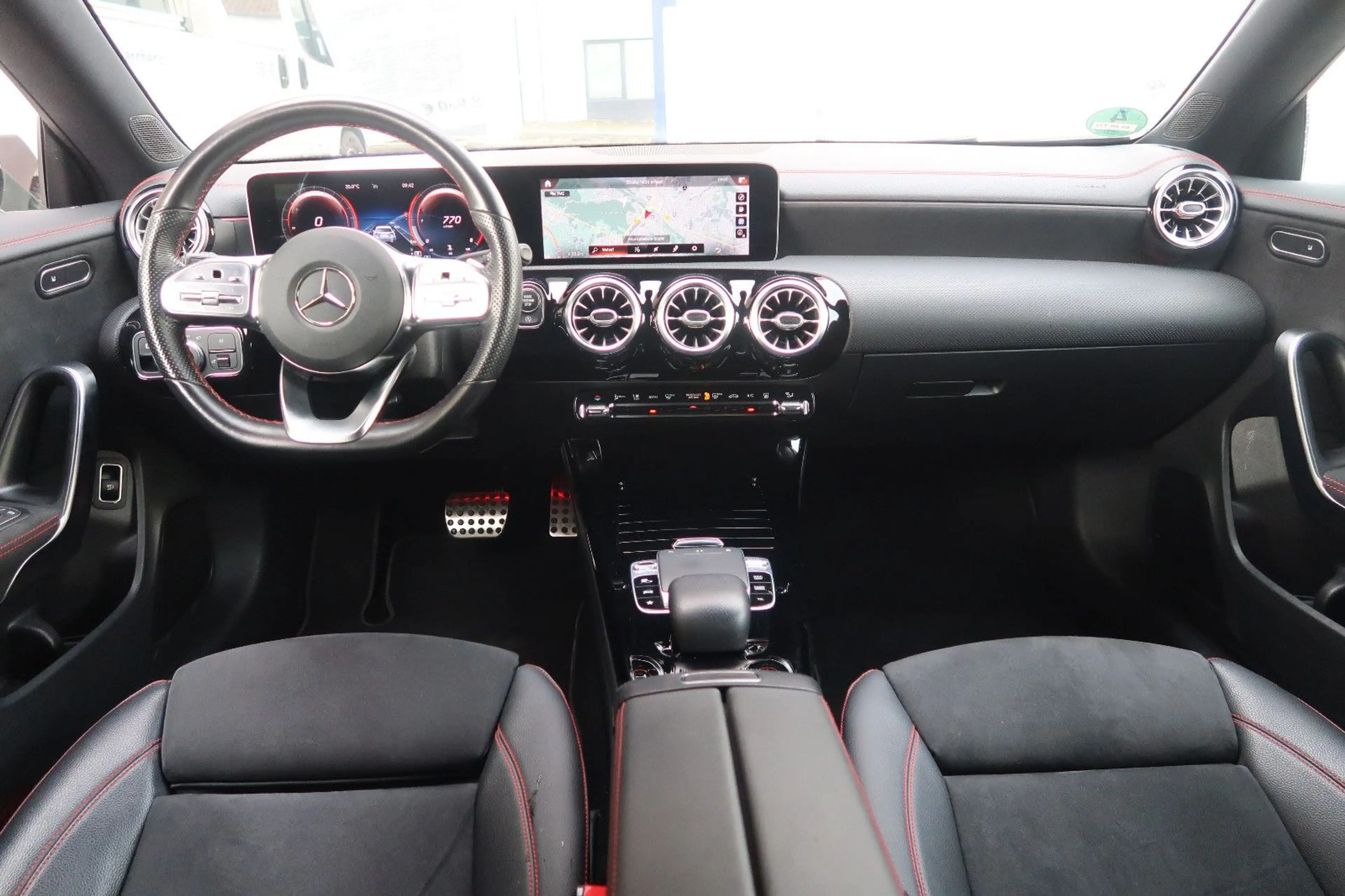Mercedes-Benz CLA 220 *AMG-LINE *ALCANTARA — photo 9