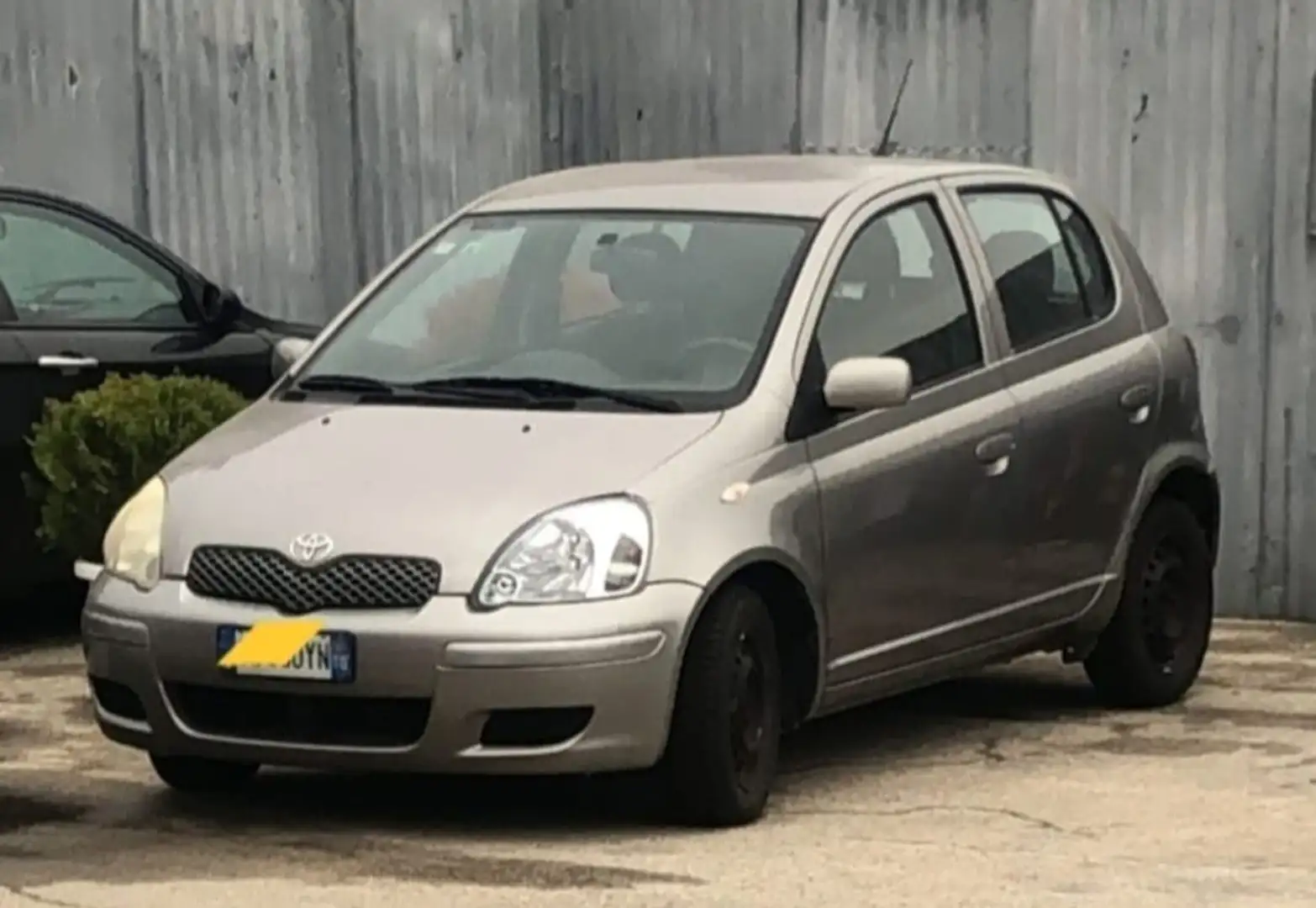 Toyota Yaris 5p 1.4 d-4d Sol Oro - 1