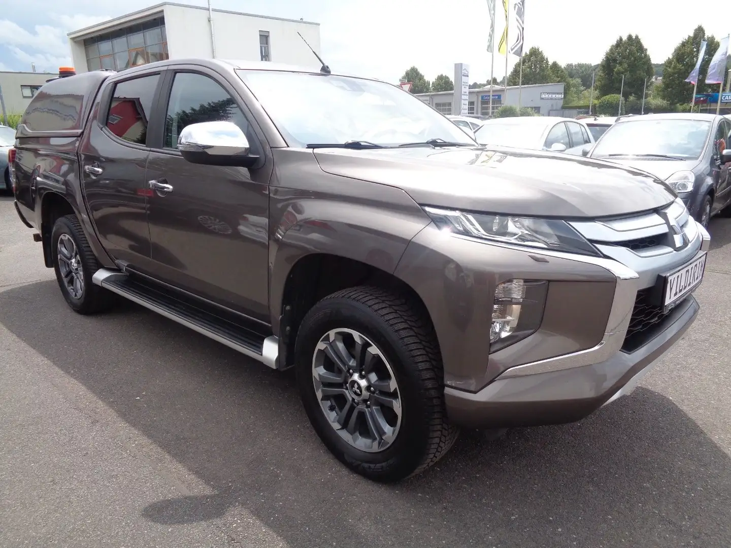 Mitsubishi L200 Club Cab 4WD **2.HAND** Braun - 2