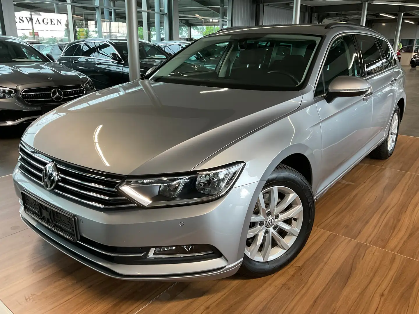 Volkswagen Passat Variant Passat 2.0 TDI Comfortline AHK/NAVI/ACC/APP Silber - 1