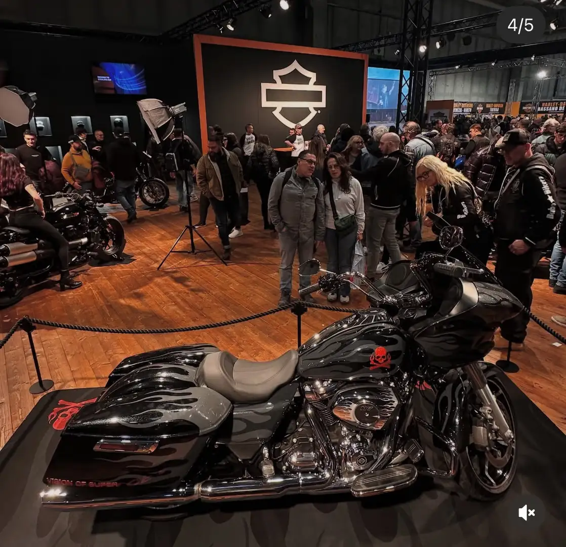 Harley-Davidson Road Glide 1of1 special officia vision of super collaboration - 2