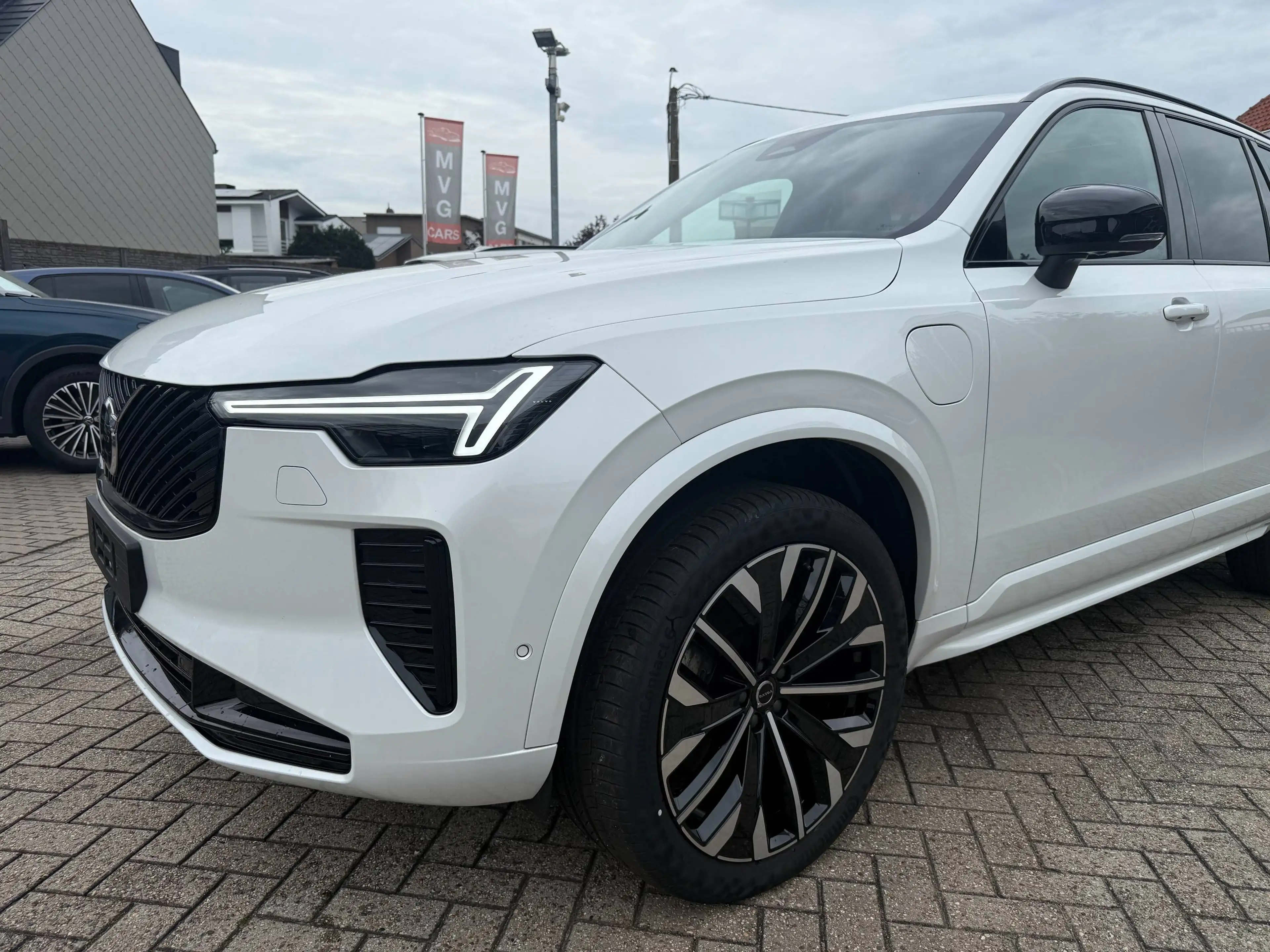 Volvo XC90 T8 AWD Recharge Plus Dark — photo 19