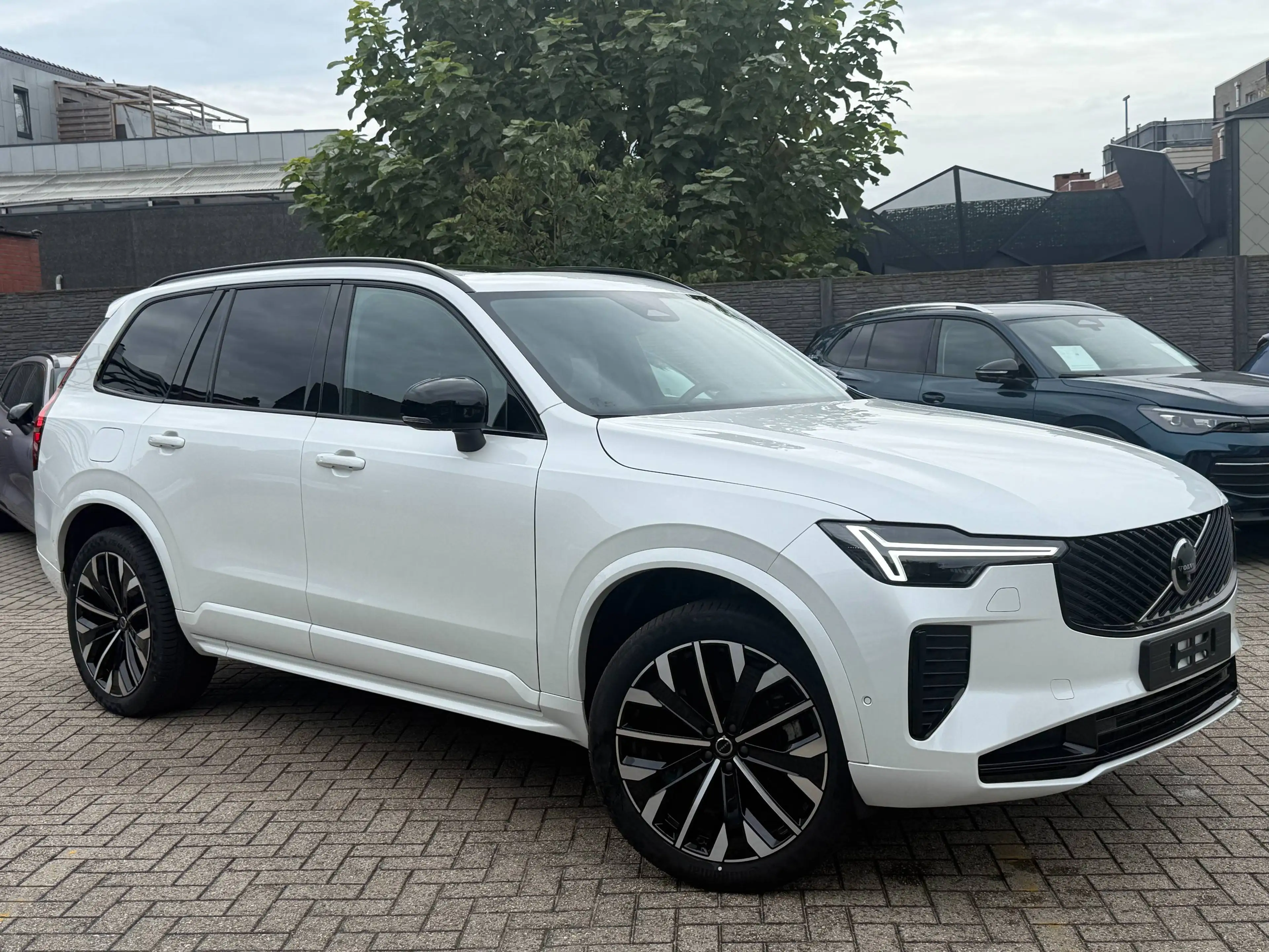 Volvo XC90 T8 AWD Recharge Plus Dark — photo 3