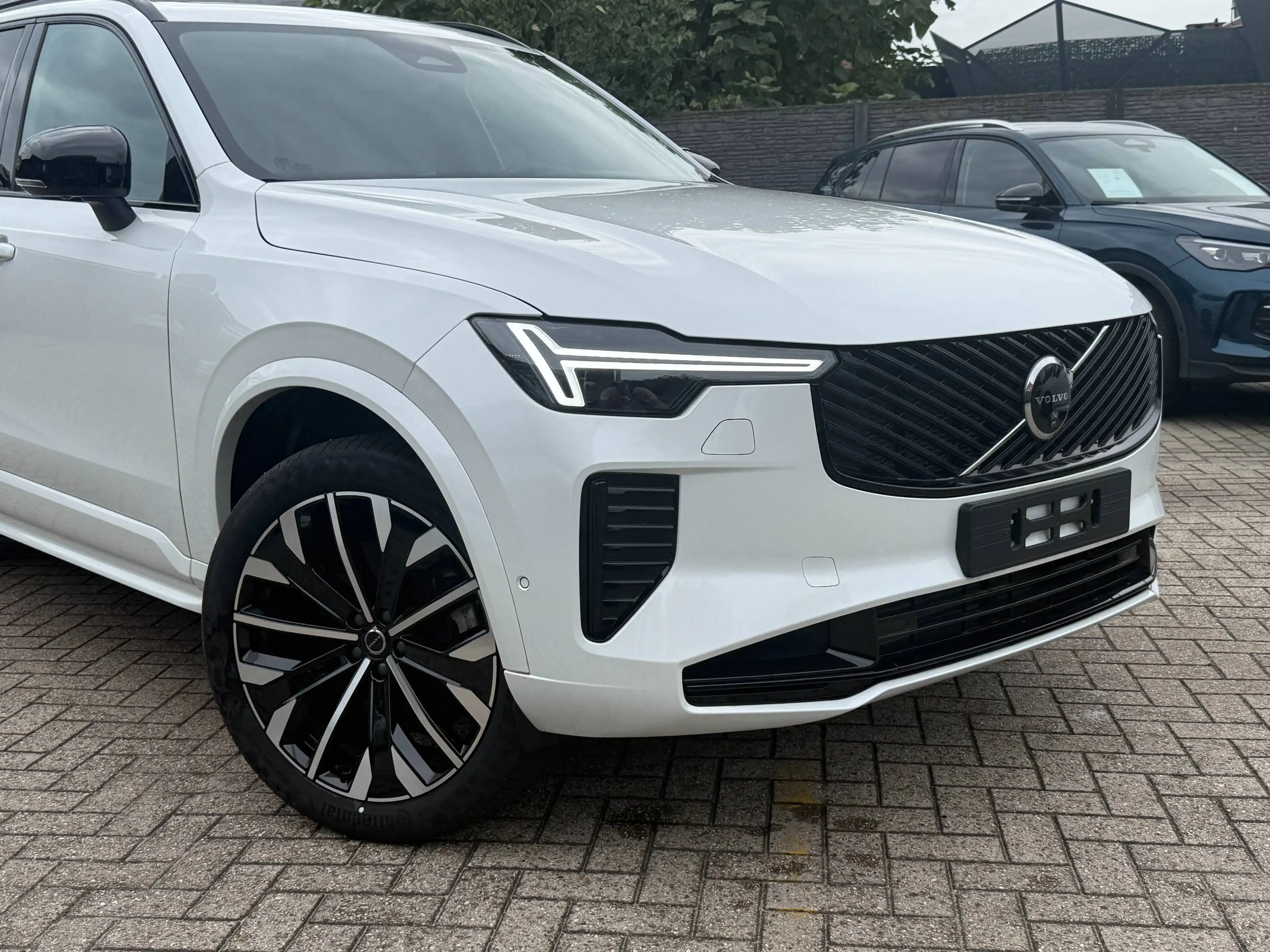 Volvo XC90 T8 AWD Recharge Plus Dark — photo 2