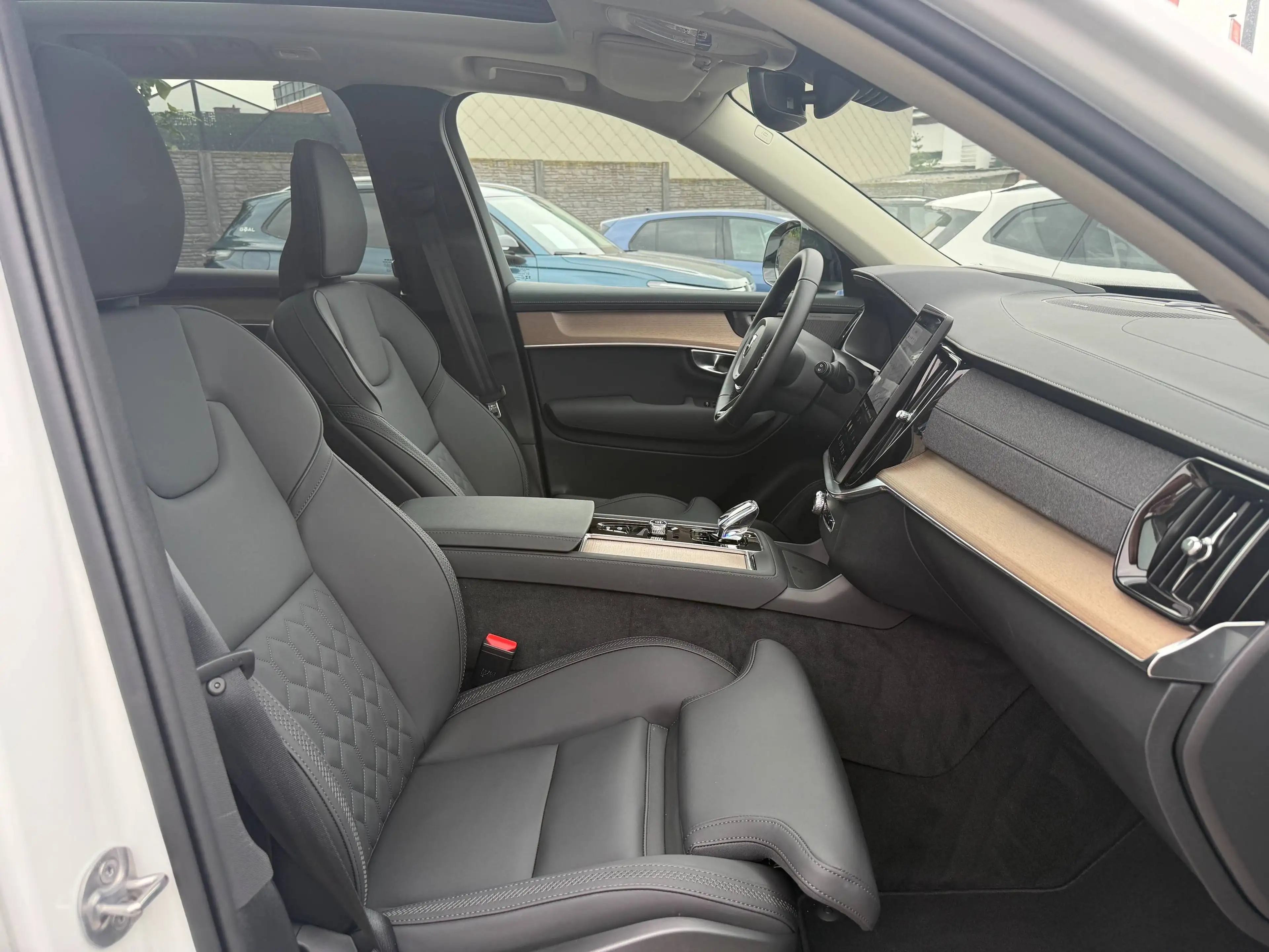 Volvo XC90 T8 AWD Recharge Plus Dark — photo 5