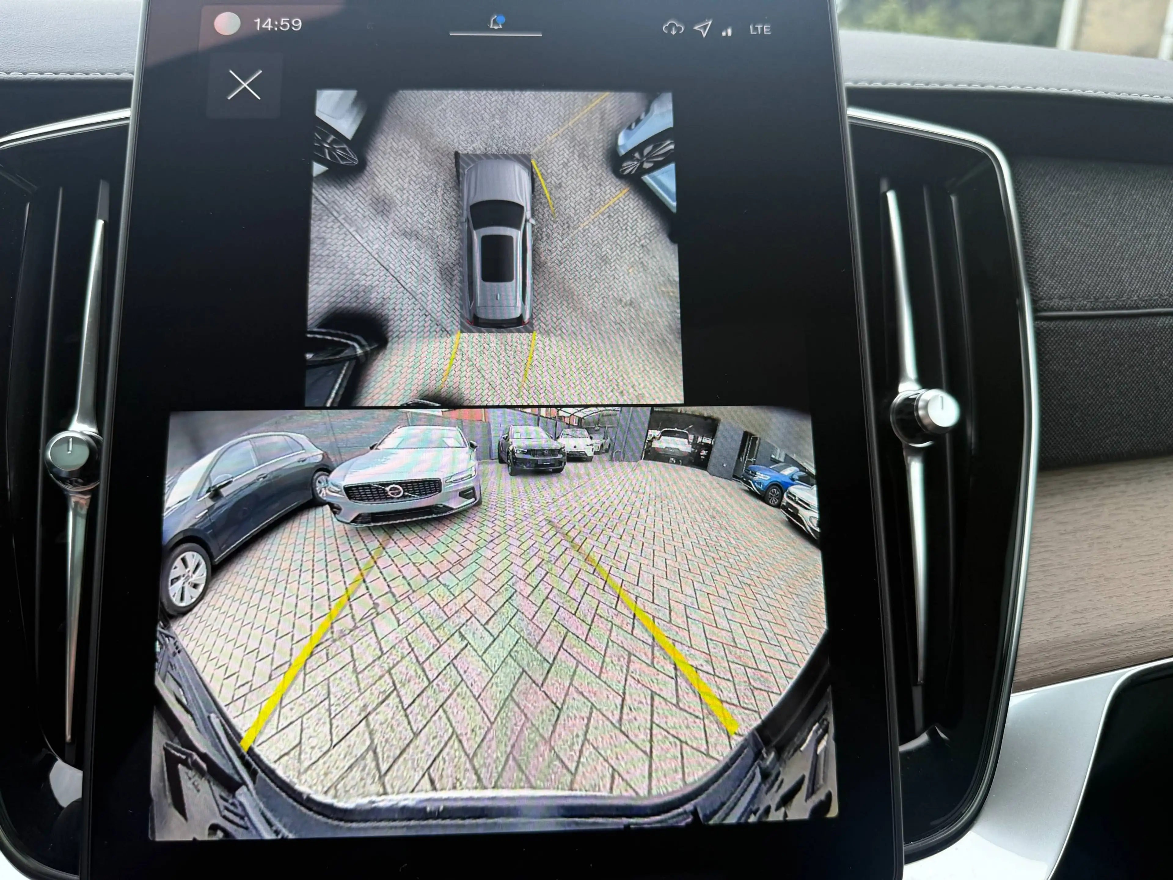Volvo XC90 T8 AWD Recharge Plus Dark — photo 12