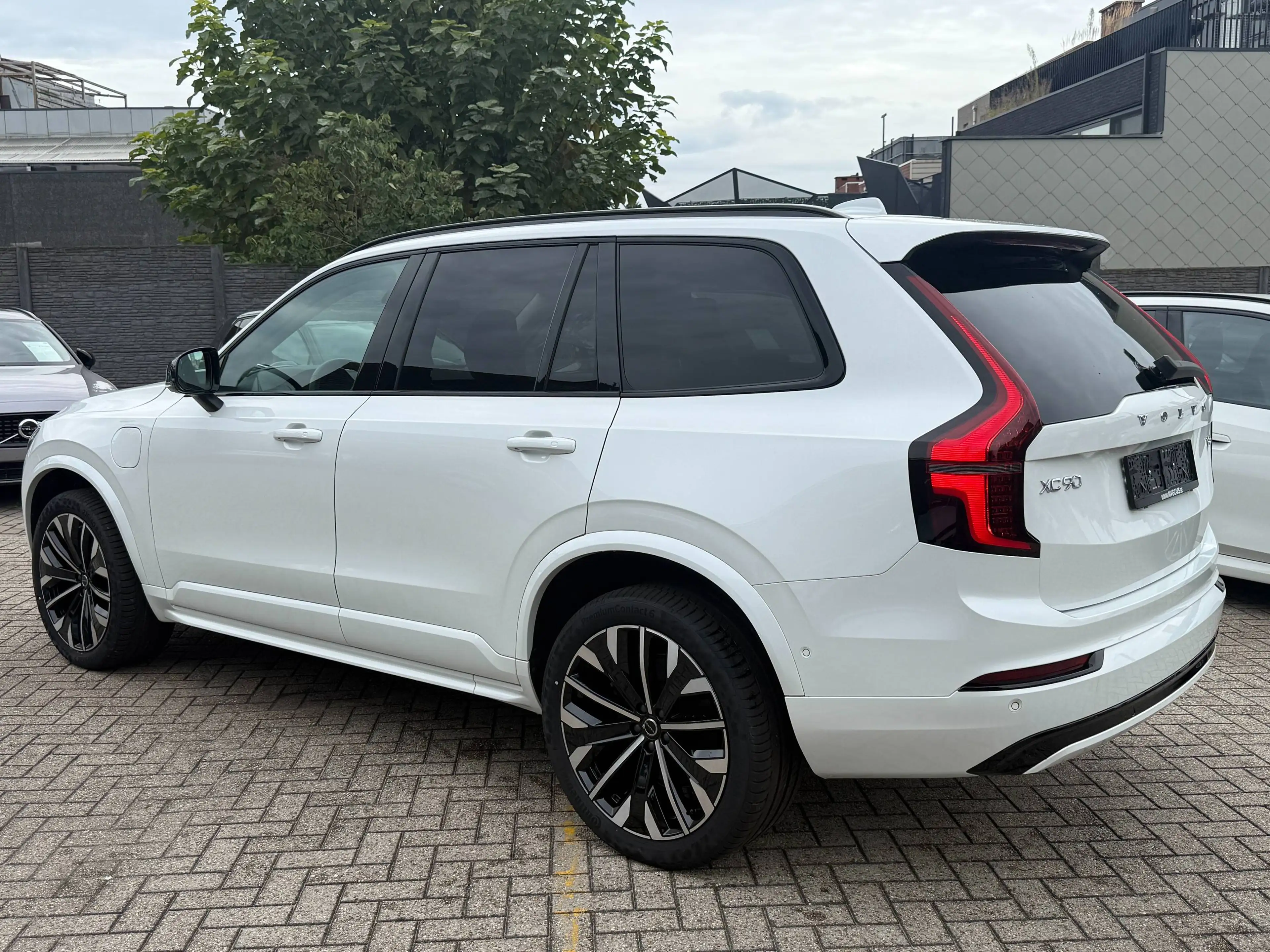 Volvo XC90 T8 AWD Recharge Plus Dark — photo 17
