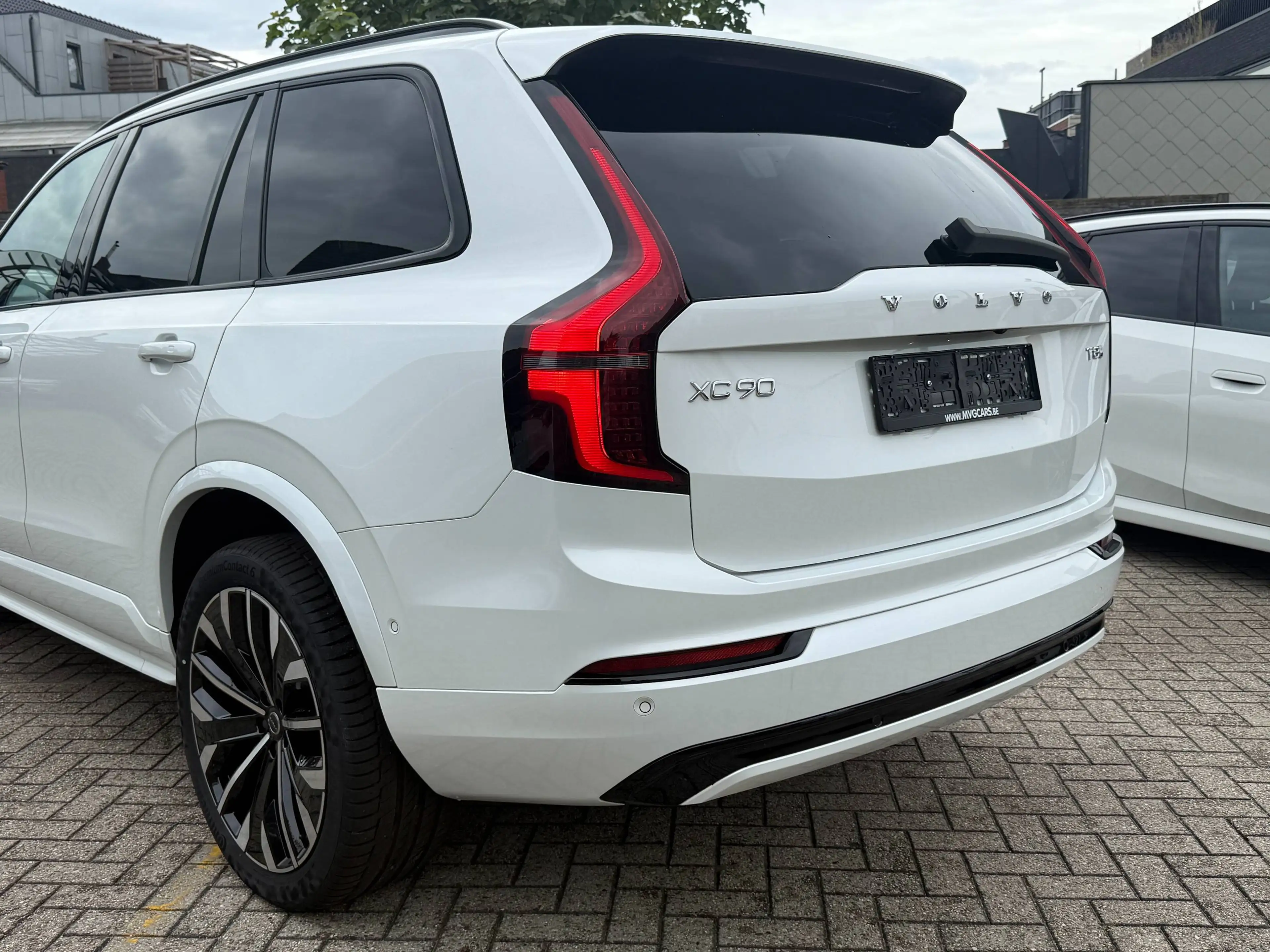 Volvo XC90 T8 AWD Recharge Plus Dark — photo 18
