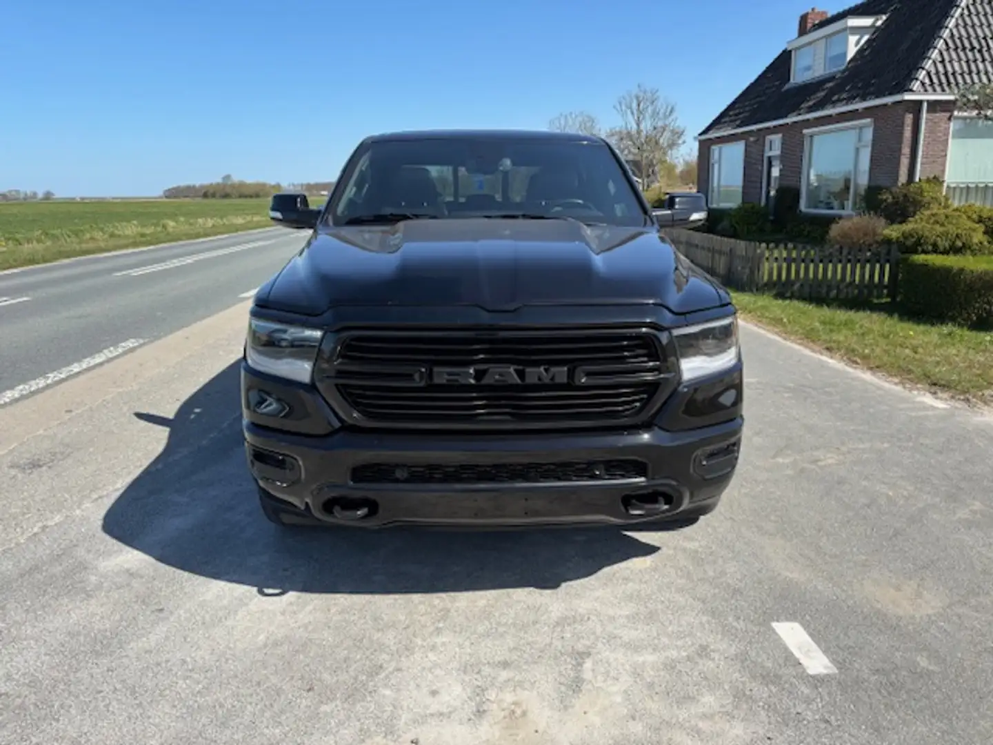 Dodge RAM 1500 4x4 200 liter lpg financiering v/a 350 p/m Negro - 2